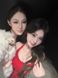 【上海】跨年炮贡献2枚嫩鸡玩双飞爽爆掉