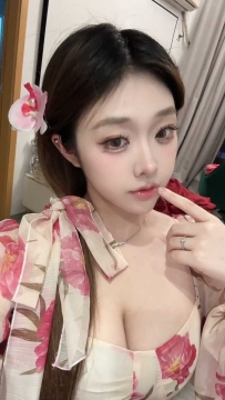 巨乳嫩妹水滋滋很耐桩